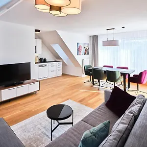 Apartmán Myfavorit - Spacious Next To Puplic Transport U1 Direct Connection To Citycenter, Vídeň